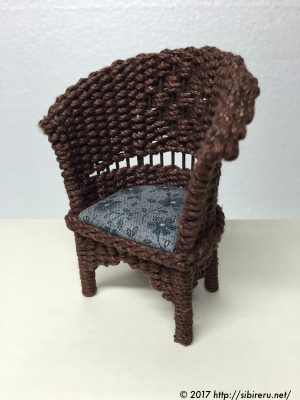ヘンプ紐で作ったミニチュア籐椅子