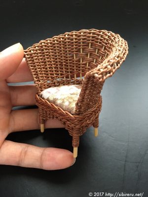 ドールハウス用ミニチュア籐椅子