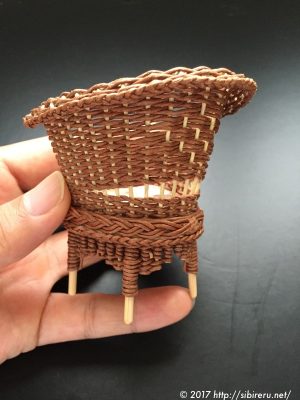 ドールハウス用ミニチュア籐椅子