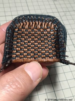 ミニチュアラタンチェア完成手前底面