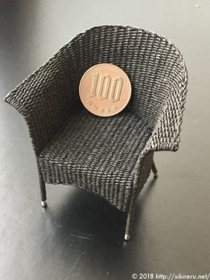 ミニチュア籐椅子100円比較