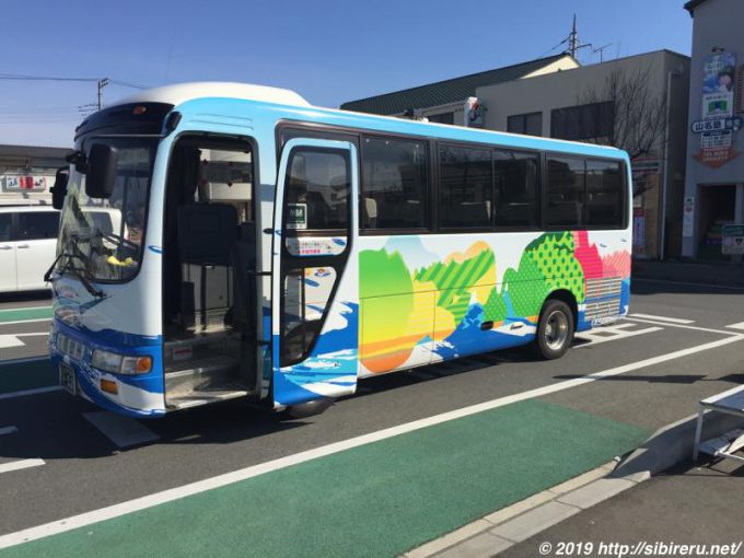 檻之汰鷲デザインシャトルバス